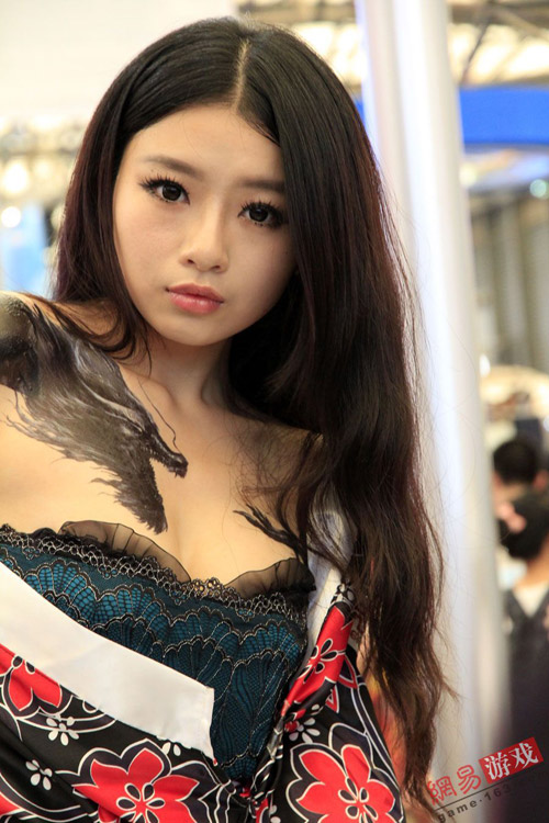 ChinaJoy 2011: Xem mỹ nữ cởi áo khoe hình xăm 9