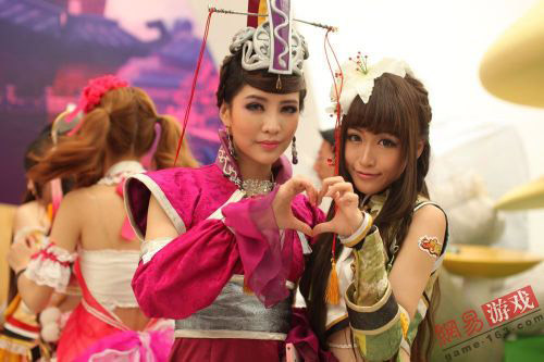 ChinaJoy 2011: Những cặp đôi showgirl đáng yêu (1) - Ảnh 3