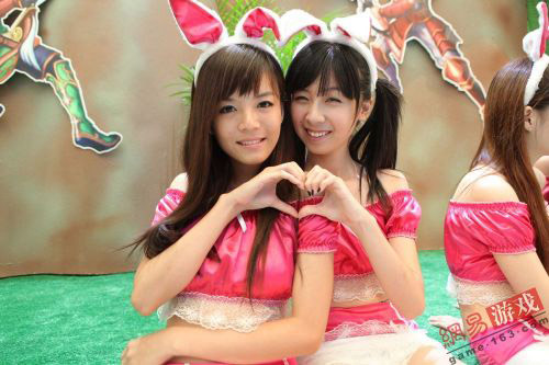 ChinaJoy 2011: Những cặp đôi showgirl đáng yêu (1) - Ảnh 14