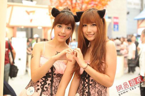 ChinaJoy 2011: Những cặp đôi showgirl đáng yêu (2) - Ảnh 3