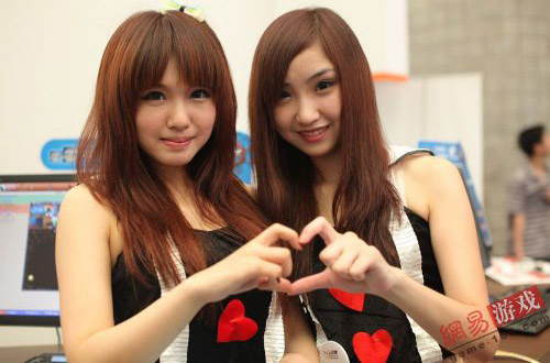 ChinaJoy 2011: Những cặp đôi showgirl đáng yêu (2) - Ảnh 8