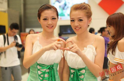 ChinaJoy 2011: Những cặp đôi showgirl đáng yêu (2) - Ảnh 10