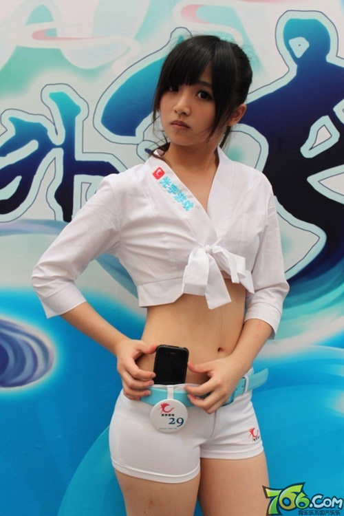 Showgirl ChinaJoy 2011 “giấu” điện thoại ở đâu? - Ảnh 4