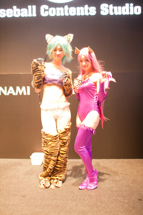TGS 2012: Những cô nàng showgirl xinh đẹp của Konami - Ảnh 7
