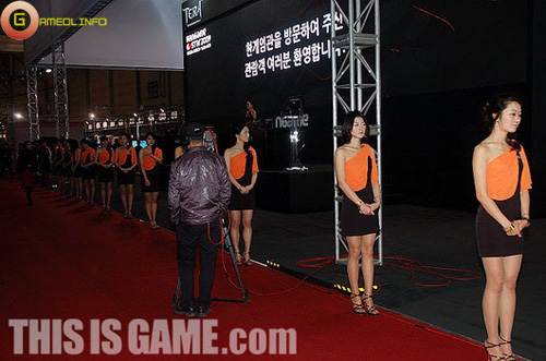 Dạo bước Gstar 2009 cùng các showgirl “chân dài” - Ảnh 4