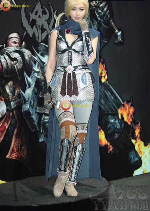Người mẫu gợi cảm với cosplay Warhammer Online 8