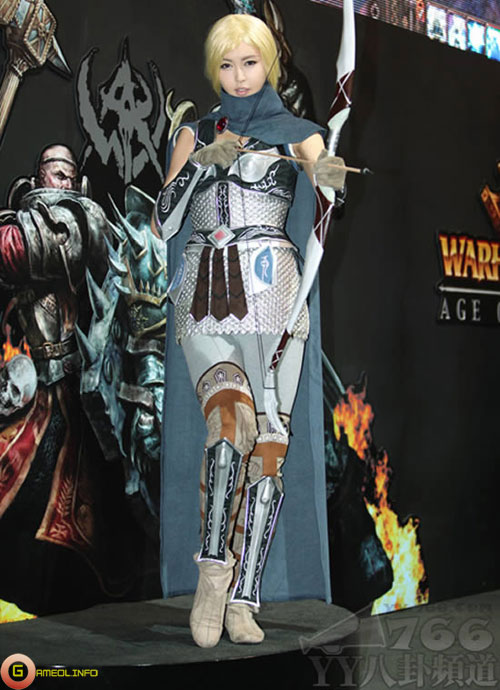 Người mẫu gợi cảm với cosplay Warhammer Online 10