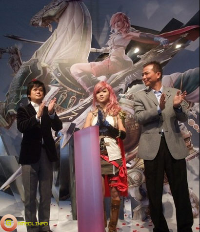 Gợi cảm với cosplay Lightning trong Final Fantasy XIII