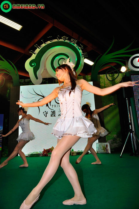 Ngắm mỹ nữ Prius Online múa balê tại TpGS 2010