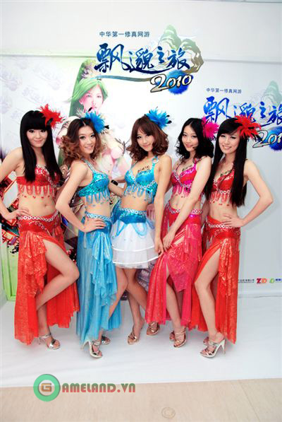 Phiêu Mạc Chi Lữ tung showgirl chào hàng Chinajoy 2010 - Ảnh 11