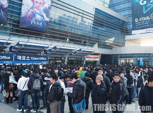 Game thủ xứ Hàn xếp hàng dài để mua vé Gstar 2010 2
